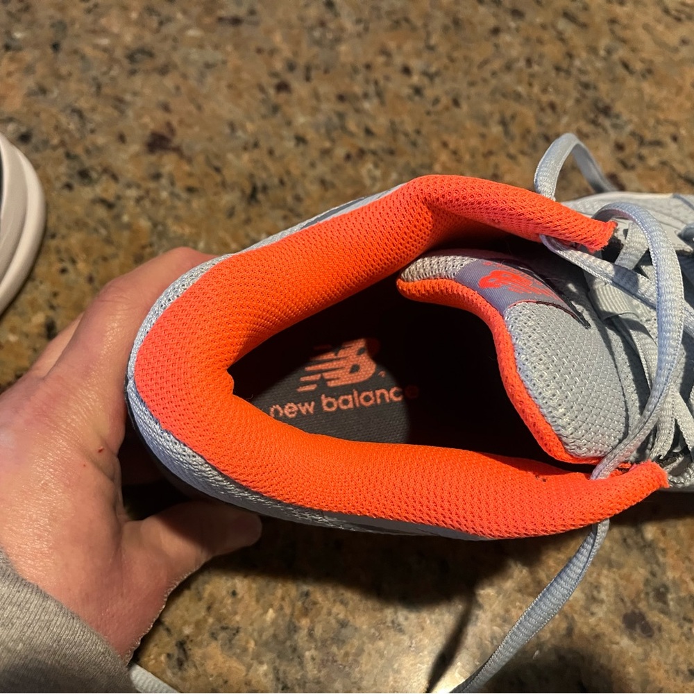 New Balance Women’s Gray & Orange Court Tennis Shoes- 9 Extra Wide - Picture 5 of 7